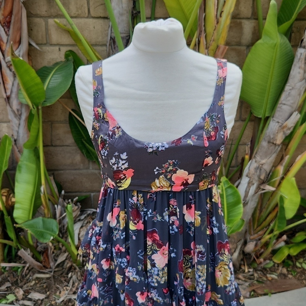 Cinq à Sept Alanis Tired ruffle Silk Dress size 0 - Picture 4 of 10